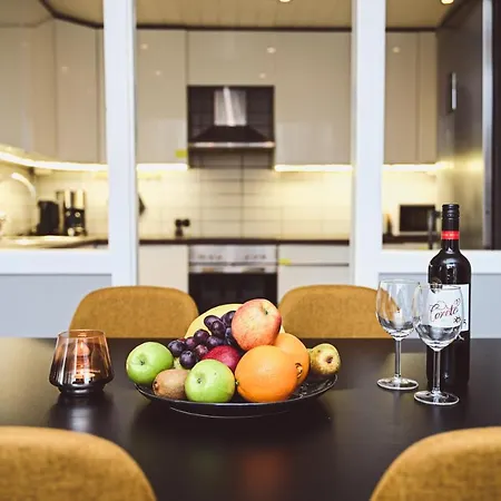 Moderne Ved Solsiden I Apartman